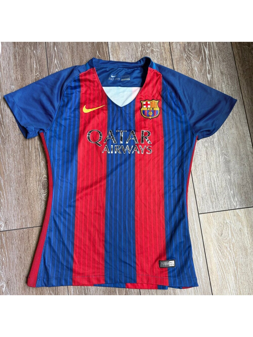 Nike FC Barcelona 2016-17 Women’s M Home Jersey Qatar Airways Soccer